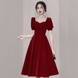 Party Dresses Toast Dresses the Bride Can Usually Wear a Summer Dresses. Wine Red Returns to the Door and Is Engaged to a Thin Veet Dresses