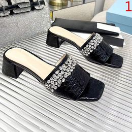 Classic designer women's slippers, fashionable summer beach casual flat sandals. 5cm/7.5cm heel and flat bottom. Sizes 35-42. With box