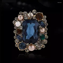 Brooches Vintage Court Brooch Elegnt Women Luxury Crystal Corsage Temperament High-end Pin Banquet Party Suit Accessories