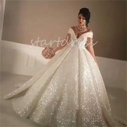 Glitter brilhante vestido de baile vestido de casamento de lantejoulas brilhante extravagante fora dos ombros vestido de noiva da igreja árabe 2024 bling inchado caprichoso vestido de noiva estilo country chique