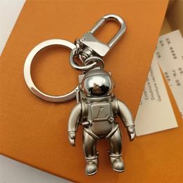 Fashion Keychain Brand Designer Key Chain Mens Luxury Car Keyring Characters Womens L Keychains Men Women Bags Pendant Accessories