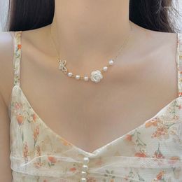 Choker Temperament Vintage White Rose Butterfly Necklace Gold Colour Pearl Clavicle Chain Women's Necklaces Ins Fashion Jewellery