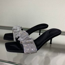 Sandali Jessie scrunchie con cinturino 45mm Designer Luxury Cinturino da donna Julie Crystal Slide Sling Back Tacco in raso Sandali Jessie da esterno con scatola