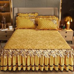 Spódnica pluszowa zimowa ciepłe łóżko na łóżku zagęszczone łóżko haft haftowy bawełniany kołdra pokrywa pościeli bez poduszek 231129