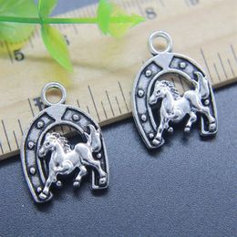 Whole 30pcs Horse Horseshoes Alloy Charms Pendant Retro Jewellery Making DIY Keychain Ancient Silver Pendant For Bracelet Earrin267Z