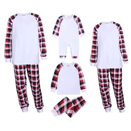 Family Matching Outfits Wholesale Essential Family Matching Christmas Clothes Set Contrast Lattice Outfits Father Mother Children Baby Sleepwear Gift 231129