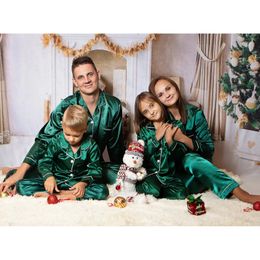 Family Matching Outfits Solid Colour Green Red Family Matching Pyjamas Christmas Satin Monther Kids Sleepwear Outfits 2 Piece Suit Year Pyjamas 231129