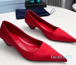 Elegant pointed satin pump shoes chunky heel fashionable Luxurious Designer Shoe casual spring new dress shoe high quality Factory Shoes