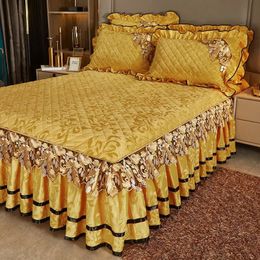 Spódnica pluszowa zimowa ciepłe łóżko na łóżku zagęszczone łóżko haft haftowy bawełniany kołdra pokrywa pościeli z poduszkami 231129