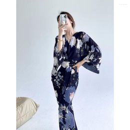 Casual Dresses Pleated Print Dress Women's V-neck Bat Sleeve Fashion T Mid Length Style Loose Temperament Summer 2023 Women