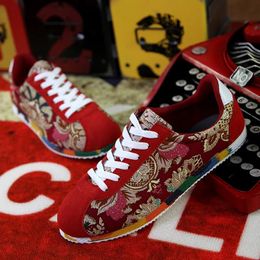 Dress Shoes Fashion Graffiti Printed Men Suede Sneakers Red Running Men s Jogging Light Gym Trainers Flat Embroidery 231130
