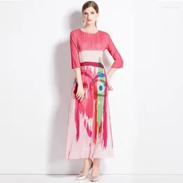 Casual Dresses Miyake Ruffled French Niche Oil Painting Colour Blocking Printed Dress With A Round Neck And Slim Fitting 2023 Summer Style