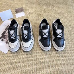 Designer Sneakers Casual Shoes Women's Luxury Triple Black and White Panda Suede Patchwork Retro Distressed Leather Platform Sneakers