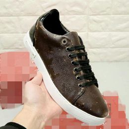 luxury designer shoes casual sneakers breathable Calfskin with floral embellished rubber outsole very nice mkjly0000002