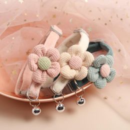 Dog Collars Four Seasons Universal Christmas Pet Collar Traction Cute Cartoon Flower Bell Mohair Cat Necklace Small Supplies