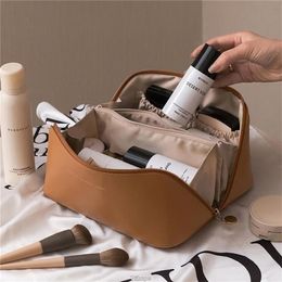 Cosmetic Bags Cases LargeCapacity Travel Bag Portable Leather Makeup Pouch Women Waterproof Bathroom Washbag Multifunction Toiletr251q