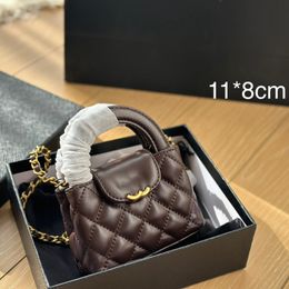 Mini borsa per trucco 23K Borsa a tracolla da donna in pelle da 11 cm Pelle di vitello Diamante Oro Hardware Fibbia in metallo Borsa di lusso Borsa a tracolla a catena Matelasse Porta carte di credito