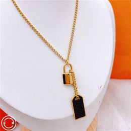 2021 luxurys Pendant Necklaces Fashion for Man Woman triangle designers brand Jewelry mens womens Highly Quality Optional with box251P