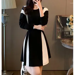 Casual Dresses 2023 Spring And Autumn Fashion Elegant Playful French Style Round Neck Black White Stripe Print Slim Fit Oversize Dress