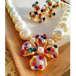 Choker Vintage Flower Pearl Clavicle Chain Necklace Coloured Rhinestone For Women Jewellery Gold Colour Metal 2023 France Korean