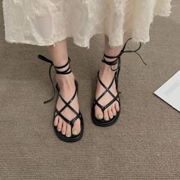 Sandals 2023 Summer Retro Flat Women's Designer Cross Strap Roman Simple All-Match Beach Shoes