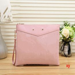 YQ High Quality New Handbag Walllet Travel Toiletry Pouch 32cm Protection Makeup Clutch Women Leather Embossing Waterproof Cosmeti310u