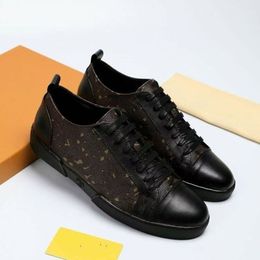 luxury designer shoes casual sneakers breathable Calfskin with floral embellished rubber outsole very nice mkjly0000003