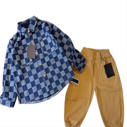 Детская дизайнерская классическая джинсовая куртка с длинными рукавами + рабочие брюки, новый мужской и женский детский клетчатый детский костюм для досуга, брендовый костюм, размер 90-150 см g9