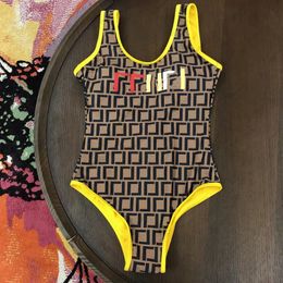 Badkläder designer Family Mother and Baby Bathing Suit Bikini Letter Lovers Bikinis Shorts Padded Womens Swimsuit Summer Beach Swim Short Trunks For Men Girls B4
