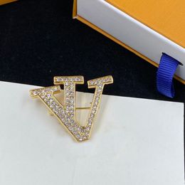 Men Women Designer Brooch Fashion Suits Pins Woman Dress Accessory Gold Diamond Pearl Broche Letter Luxury Jewellery Brooches Breastpin No Box