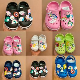 2024 Nya designer Children's Slide Boys and Girls Crocodile Skin Clogs tofflor Sandaler Buckle Sandals