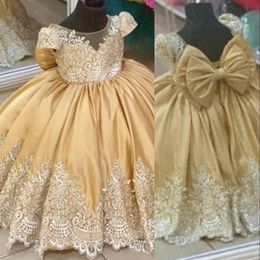 Gold Flower Girls Dresses For Weddings Jewel Neck Short Sleeves White Lace Appliques Crystal Beads Bow Birthday Children Girl Pageant Gowns Floor Length