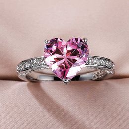 Cluster Rings Huitan Luxury Solitaire Women Heart Engagement Rings AAA Pink Cubic Zirconia Proposal Rings For Girlfriend Anniversary Gift G230202