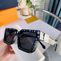 Fashion Eyewear Mens Millionaire Sunglasses Z1910 Z1900 Timeless Classic Square Full Womens Outdoor Vacation UV Protection Designer Occhiale Uomo