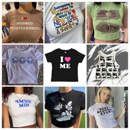 Würzige Mädchen Schwarzer runder Nackendruck kurzärmelig T-Shirt Frauen Designer Sinn für Sommer Kurzstil exponiertes Nabelschnurkleid