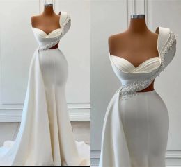 2023 Tasarımcı Denizkızı Gelinlik Gelin Gown Kristalleri Peals Boncuk kayışları Saten bir omuz fırfırlar özel yapılmış vestidos de novia artı boyutu