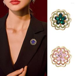 Brooches Exquisite Women Flower Hollow Crystal Pin Fashion Trendy Rhinestone Shiny Boutique Badges For Lady Wedding Party