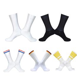 Sports Socks 2023 Anti Slip Seamless Cycling Integral Moulding High-tech Bike Sock Compression Bicycle Outdoor Running Sport