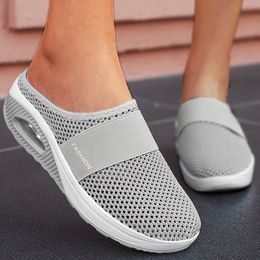 Piattaforma di sandali estivi di moda outdoor infradito casual flops cuneo pannelli da donna piatti a maglie scarponi femminili 230203