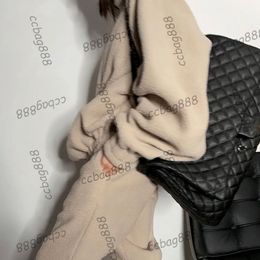 Womens Maxi Airport Quilted XXL Bag Single Flap Silver Metal Hardware Matelasse Chain Shoulder Messenger Handbag Designer Sacoche 55