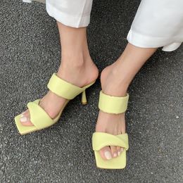 Sandals Design del marchio Summer morbido Pompe di pelle di pecora Slip on Women Shoes Open Pugnate con tacchi alti a pieghe da 7 cm Stile francese
