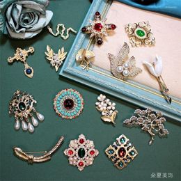 Brooches Vintage Baroque Pin Accessories Decorated With Courtly Style Revival Cuban Rock Western Brooch Corsage Badges