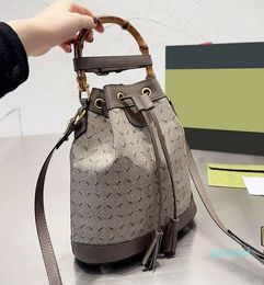 Designer - Bucket Bags Design Luxurys Women Handbags Bamboo Handle Cluth Bag Crossbody Ladies Totes Top Quality