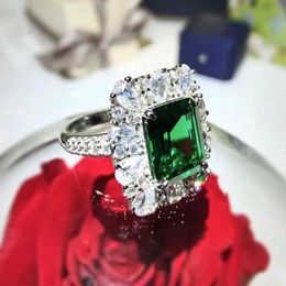 Solitaire Ring Fashion Luxury Women Green Cubic Zirconia s Temperament Elegant Bridal Wedding Anniversary Gift Hot 2022 Jewelry Y2302