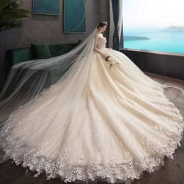 uma linha vestidos de noiva elegnat vestidos de noiva ilus￣o bela linha de lantejoulas Apliques de decote de trem personalizados para o tribunal de cristal de Mariage 2023