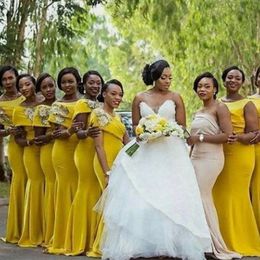 Bridesmaid 2023 Yellow Dresses Mermaid Satin Applique Scoop Neck Sleeveless Beach Plus Size Wedding Guest Gowns Custom Made Formal Evening Wear