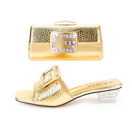 Slippers Ladies Shoe Bag Conjunto Nigéria Adequado para festas de casamento para festa de casamento este ano Pro Design Red Gold Gold Black Silver Size 35 a 44Slippers