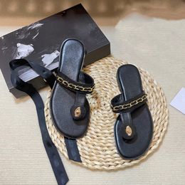 Damensandalen mit Kettenflip Flops Metall Flat Heels Mules Mules Sliters Beach Schuhe Designer Klassische Folien Outdoor Kasusalschuh ohne Box Plus Größe