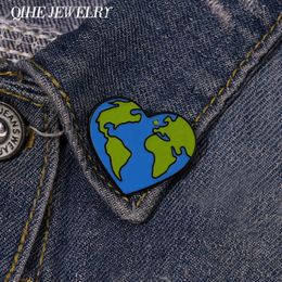 World Earth Enamel Pin Heart Brooch Love Green Environmental Protection Metal Badge Jewelry Lapel Bag Hat Gift Accessories