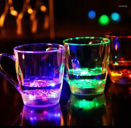 Tassen, flüssigkeitsaktiviert, mehrfarbige LED-Tassen, 7 farbwechselnde Acryl-Becher, leuchten mit Griff, Kaffee, Milch, Wasser für die Hausbar